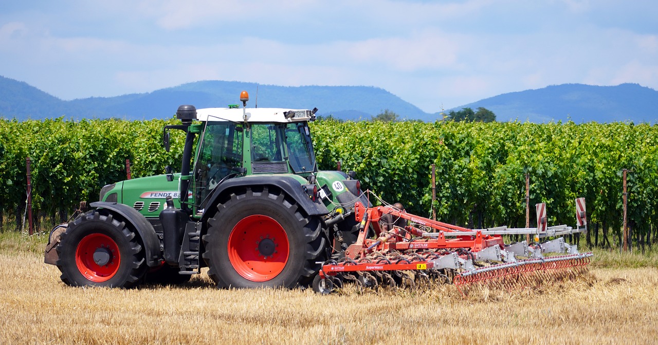 Tractor con apero